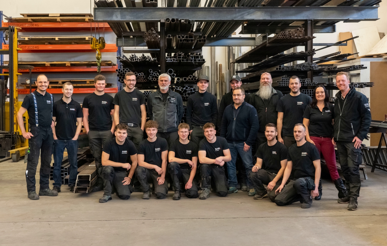 Team der Metallbau Gontenbad AG, 17 Mitarbeitende